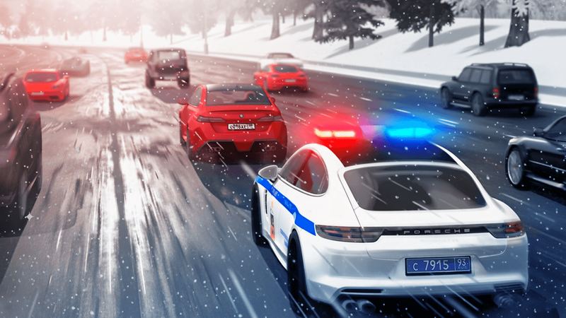 Полицейская машина гонит по зимнему шоссе